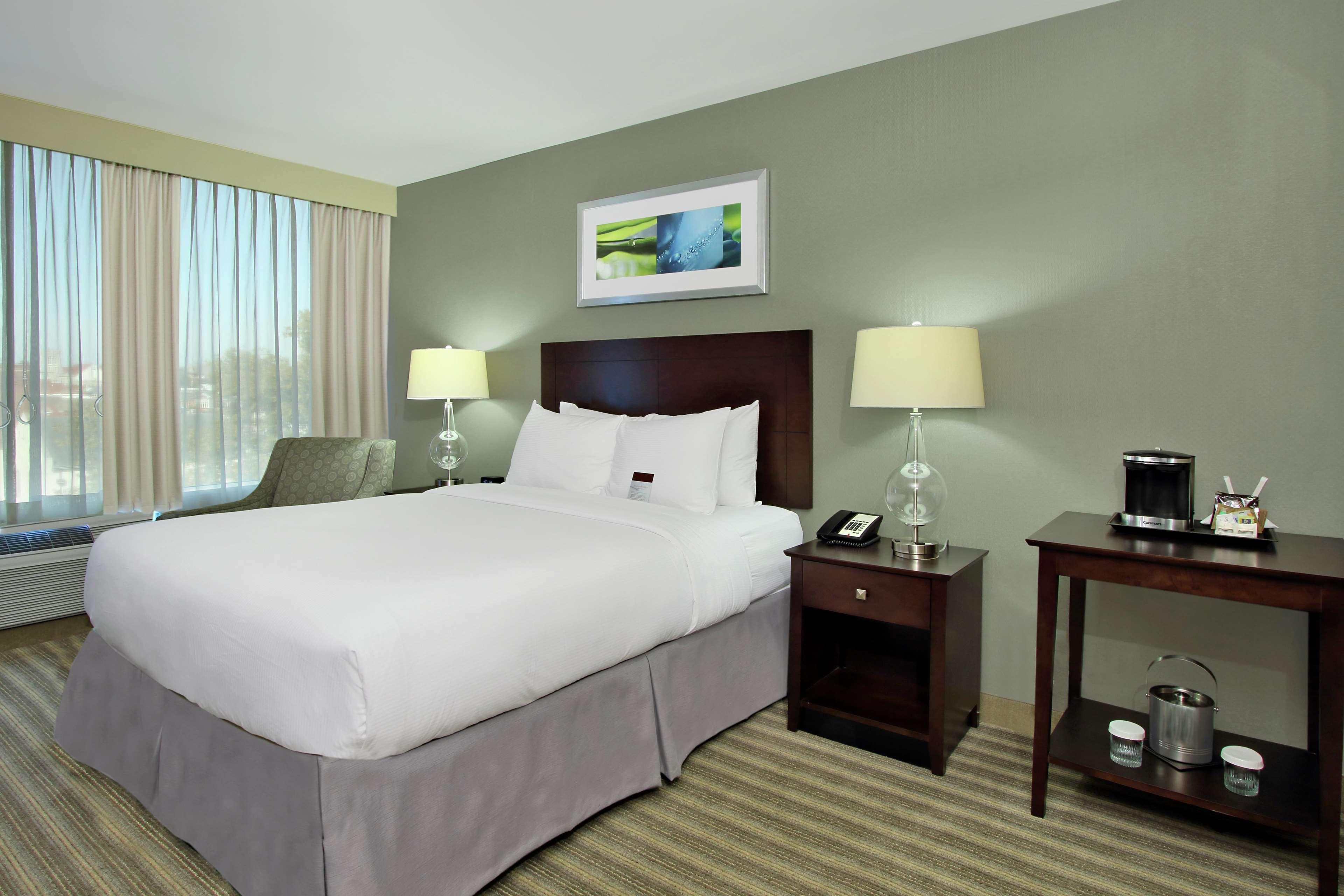 Hotel Doubletree By Hilton Newark Esterno foto