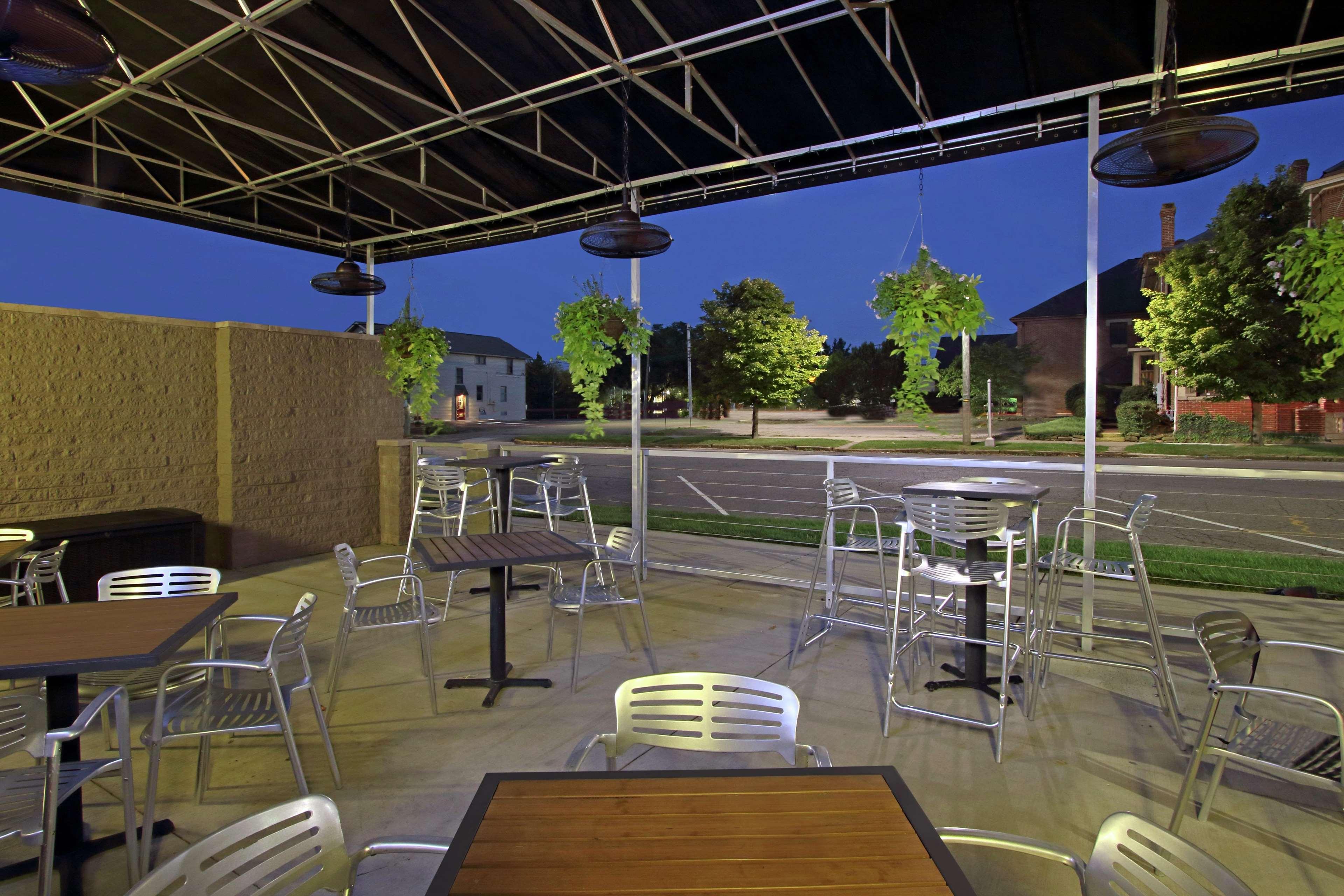 Hotel Doubletree By Hilton Newark Esterno foto