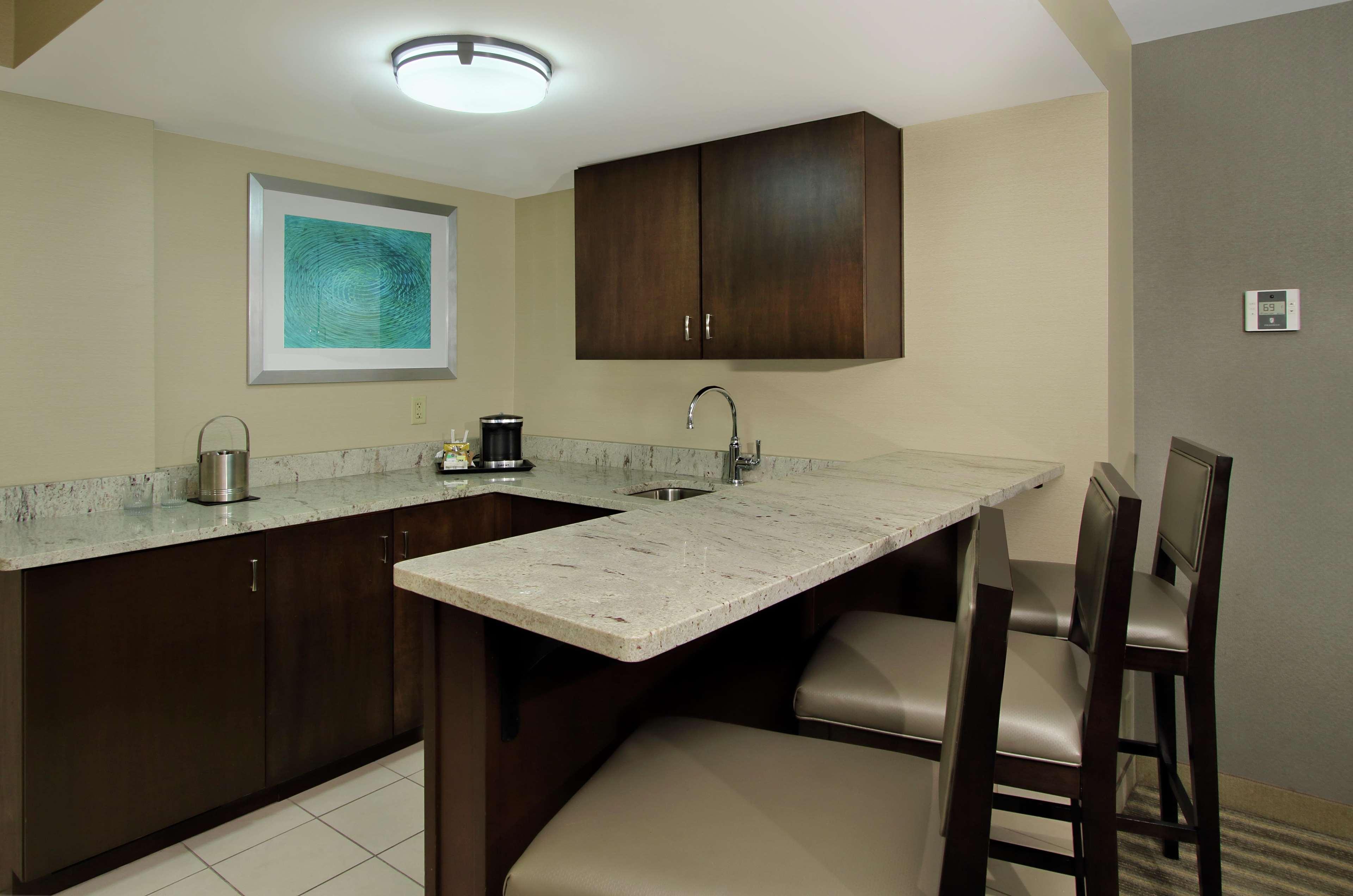 Hotel Doubletree By Hilton Newark Esterno foto