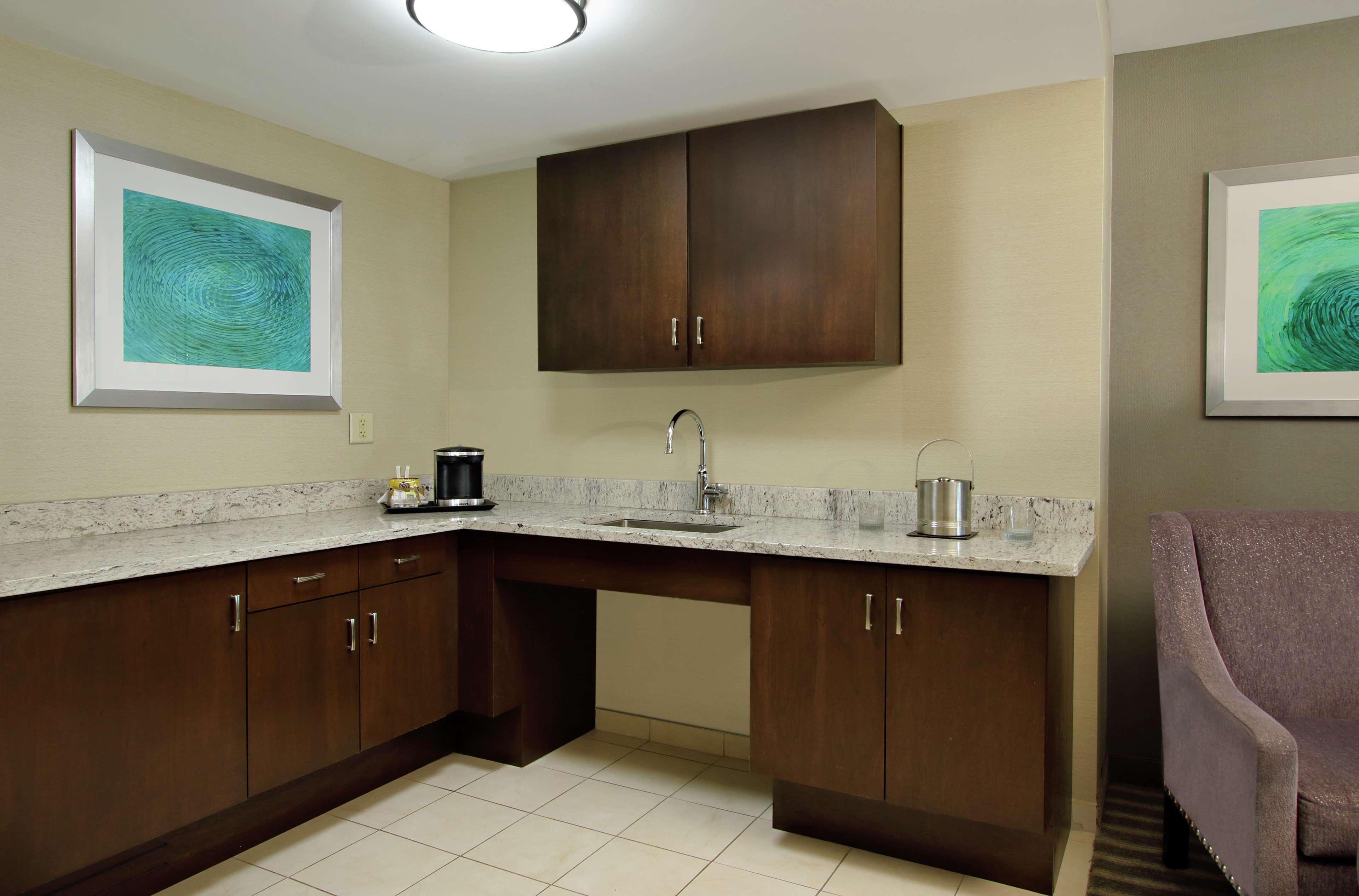 Hotel Doubletree By Hilton Newark Esterno foto