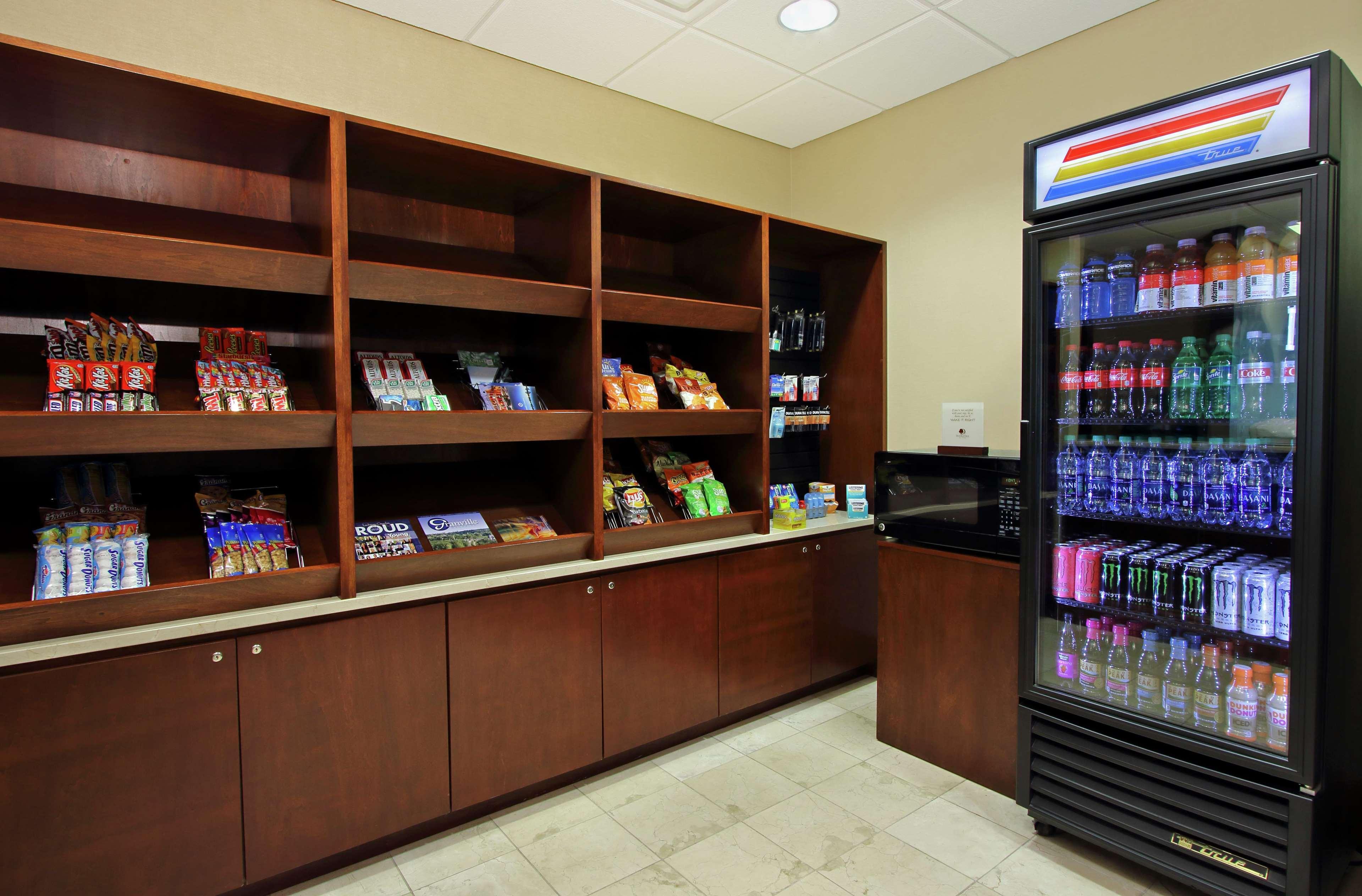 Hotel Doubletree By Hilton Newark Esterno foto