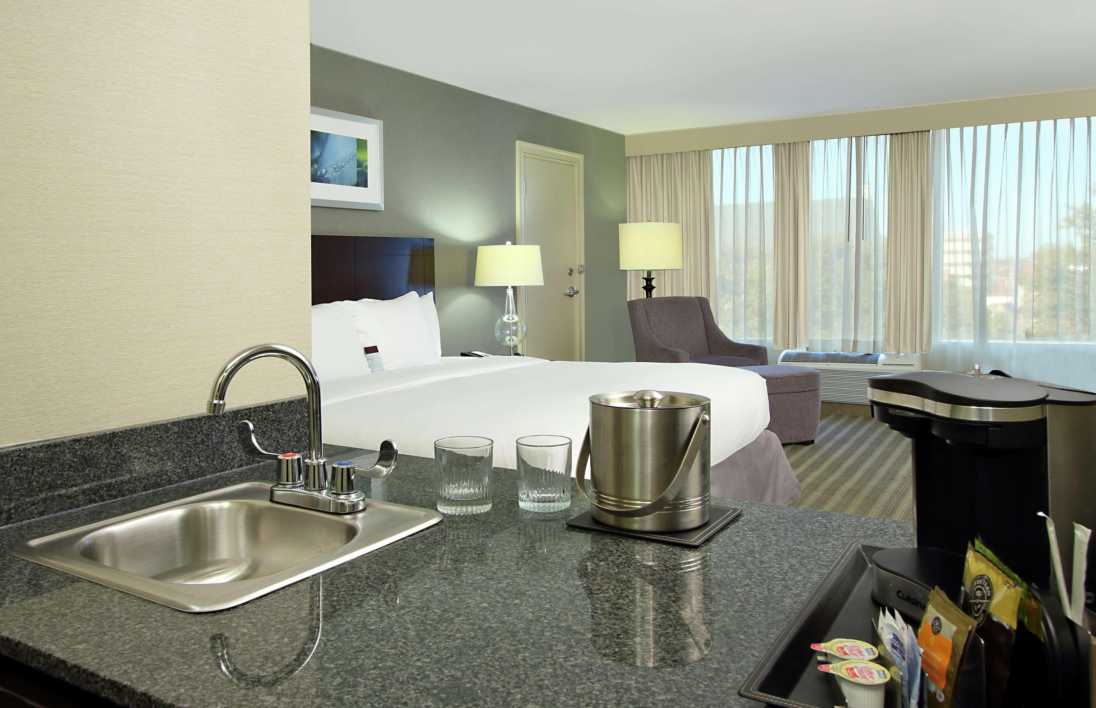 Hotel Doubletree By Hilton Newark Esterno foto