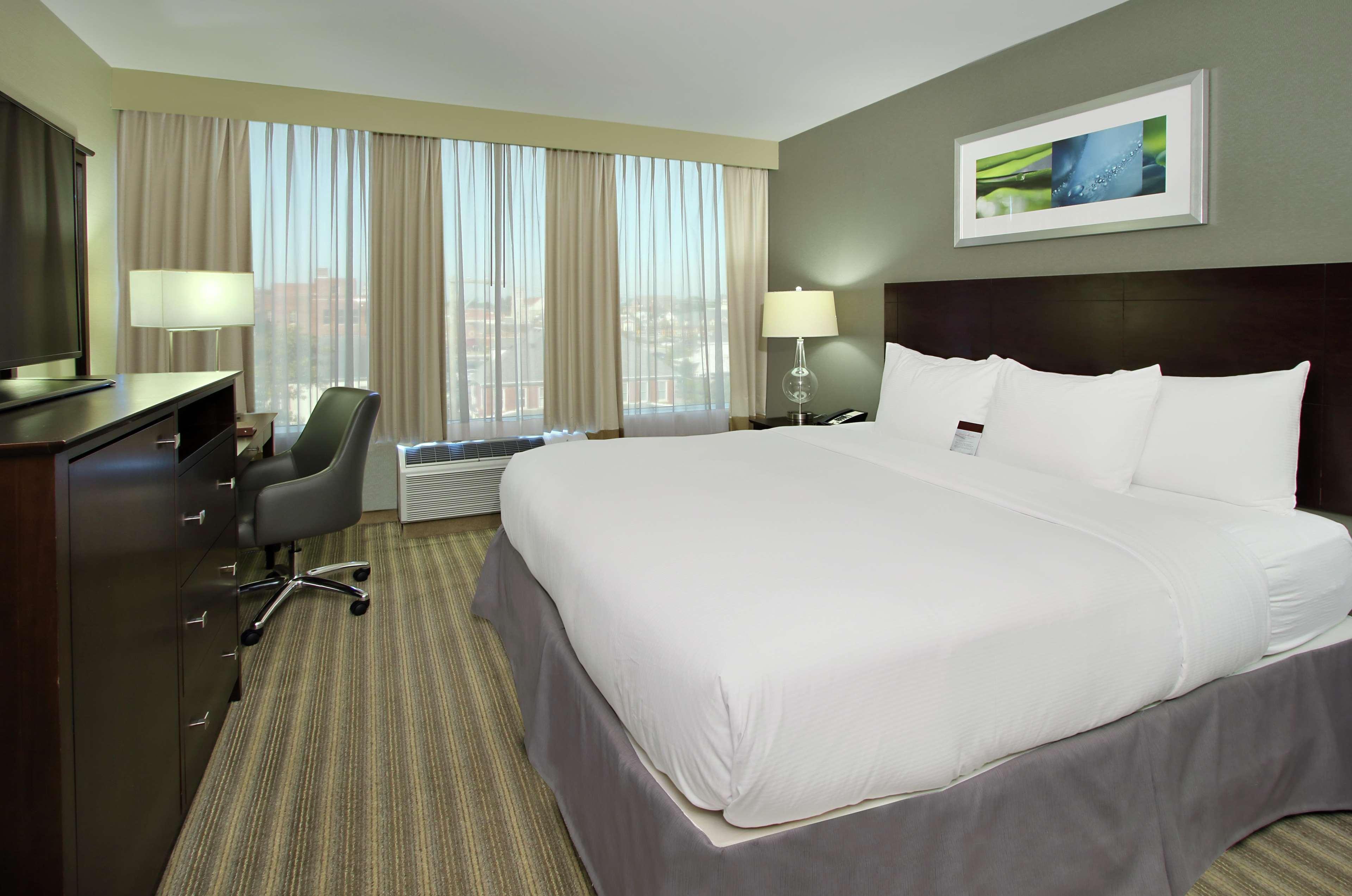 Hotel Doubletree By Hilton Newark Esterno foto