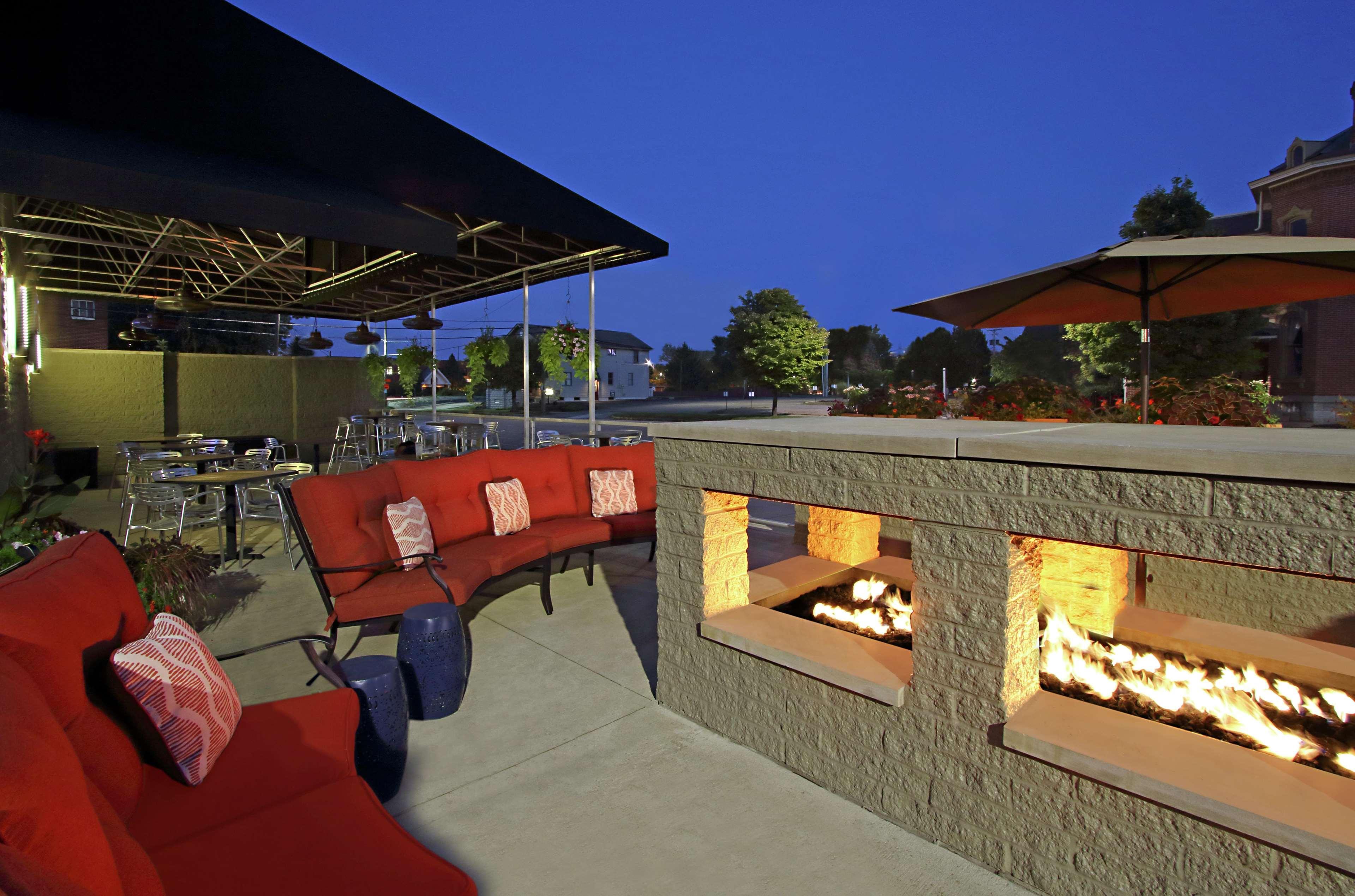 Hotel Doubletree By Hilton Newark Esterno foto