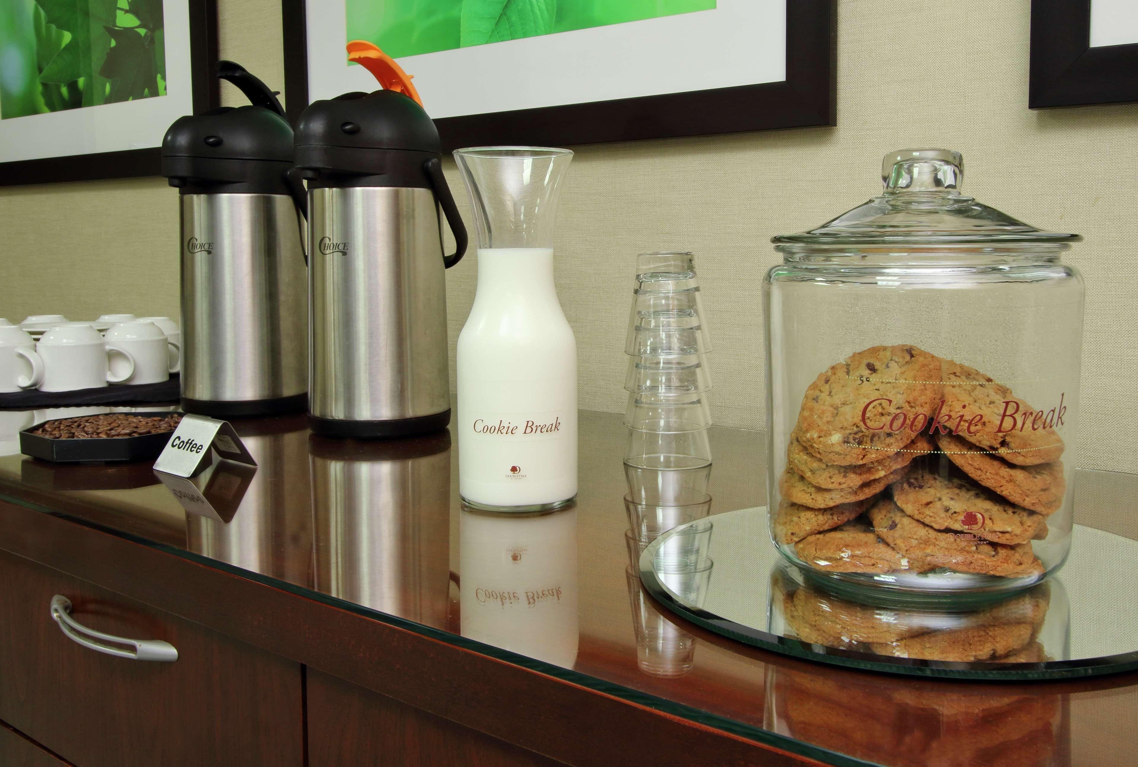 Hotel Doubletree By Hilton Newark Esterno foto