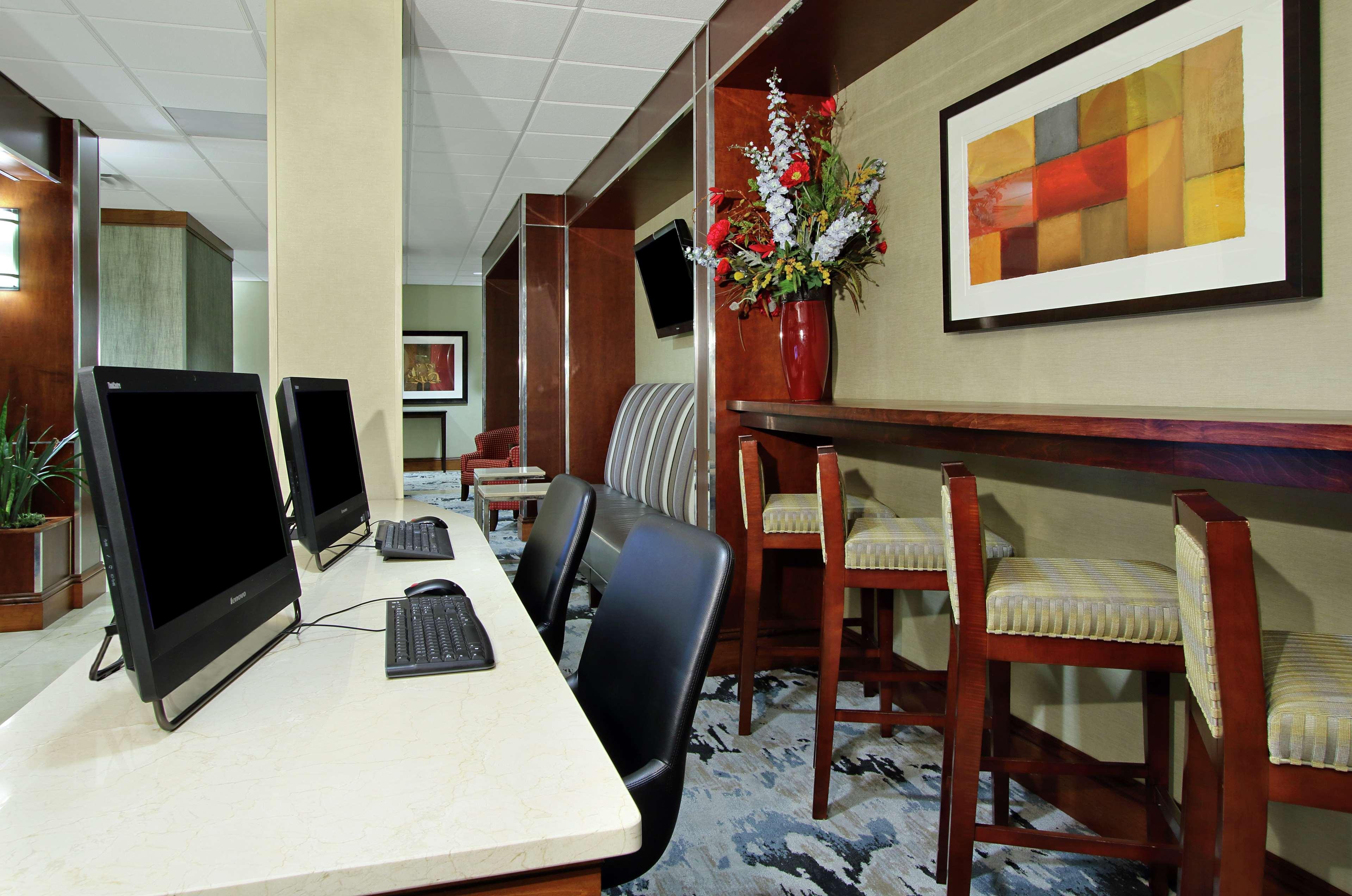 Hotel Doubletree By Hilton Newark Esterno foto