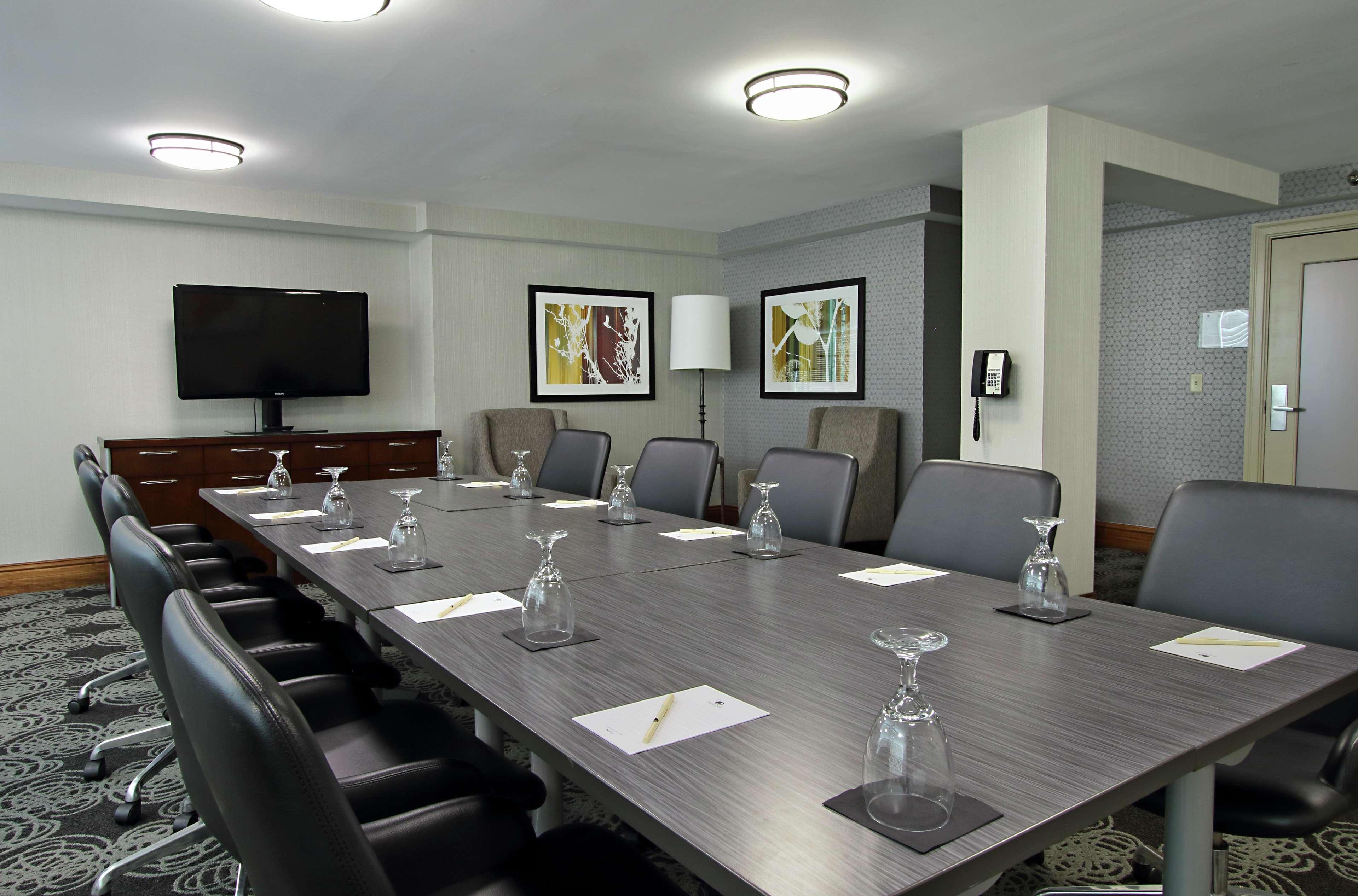 Hotel Doubletree By Hilton Newark Esterno foto