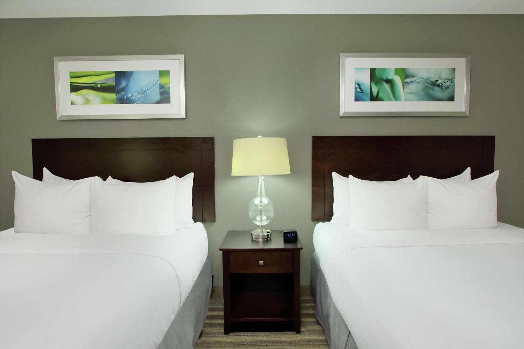 Hotel Doubletree By Hilton Newark Esterno foto