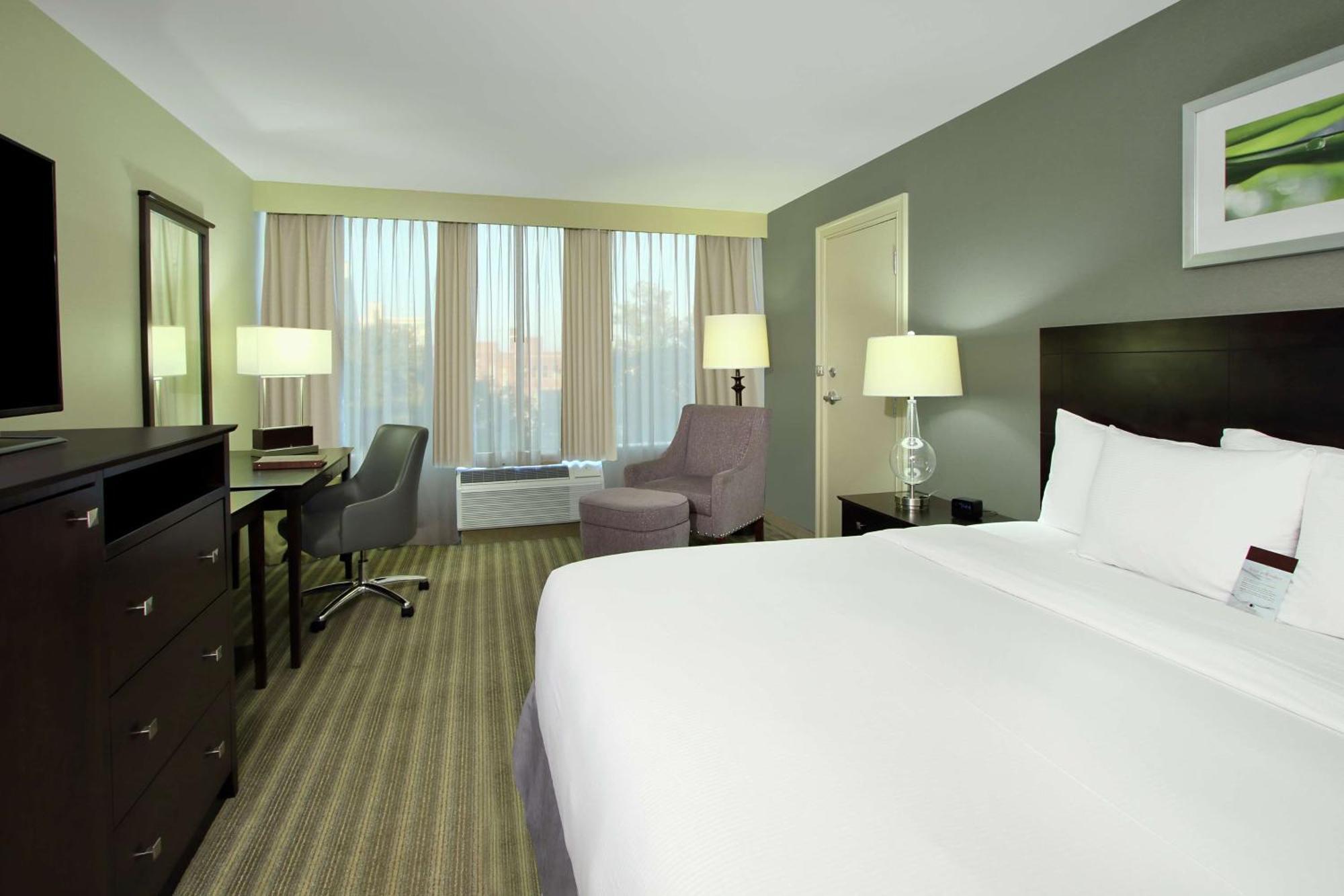 Hotel Doubletree By Hilton Newark Esterno foto